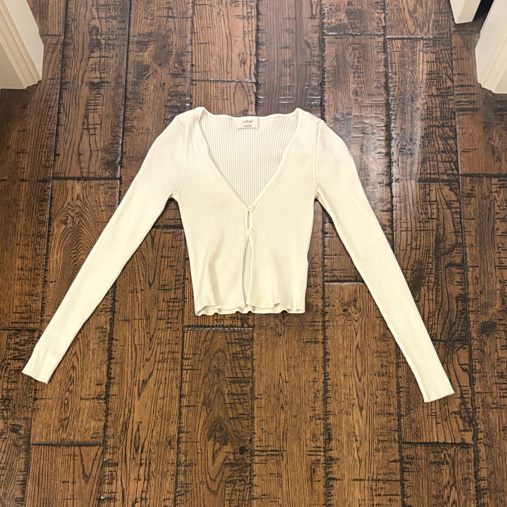 Wilfred White Ribbed V-Neck Button-Front Long Sleeve Top